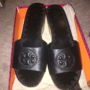 Tory Burch Patty wedge black size 7